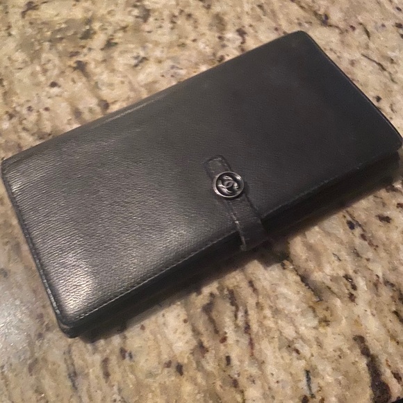 AUTHENTIC. Chanel wallet. Beautiful. - Picture 3 of 8